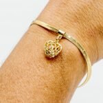 Pulseira Corrente Lisa com Coração 3D Texturizado Vazado Banhada em Ouro 18K