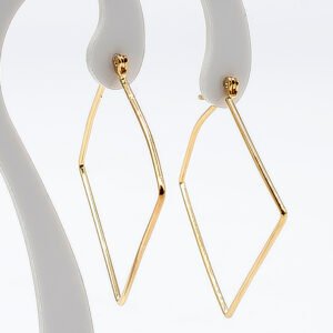 Brinco Losango Vazado Banhado em Ouro 18K