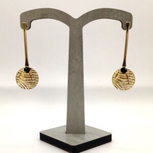 Brinco Pendulo com Pingente e Zircônia Preta Banhado em Ouro 18K