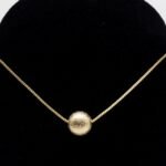 Colar Bola Detalhada Banhada em Ouro 18K
