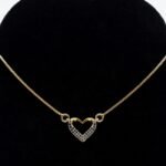 Colar Coração com Borda Inferior Cravejada com Zircônia Azul Banhado em Ouro 18K