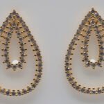 Brinco Luxo Duas Gotas Vazadas com Micro Zircônias Banhado em Ouro 18K