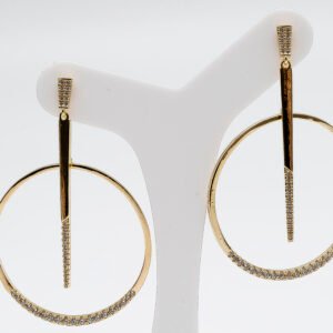 Brinco Filete Oval Vazado com Detalhes em Zircônia Cristal Banhado em Ouro 18K