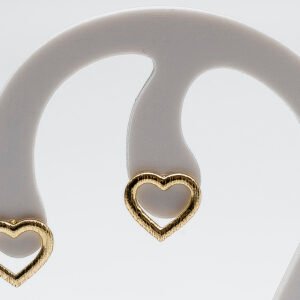 Brinco Coração Vazado Banhado em Ouro 18K