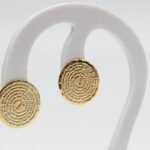 Brinco Redondo Pai Nosso Banhado em Ouro 18K