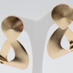 Brinco Base Cone com Losango 3D Banhado em Ouro 18K