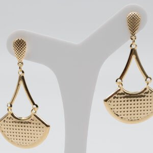 Brinco Pendurado em Guilhotina Vazada e Trabalhada Banhado em Ouro 18K