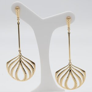 Brinco Pendurado Trabalhado e Vazado Banhado em Ouro 18K