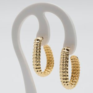 Brinco Argola em J Trabalhada Banhado em Ouro 18K