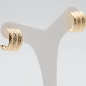 Brinco Argola com Três Tiras Trabalhadas Pequeno Banhado em Ouro 18K