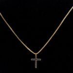 Colar Mini Cruz Cravejada com Zircônia Azul Banhado em Ouro 18K