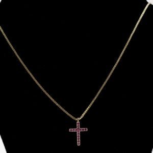 Colar Mini Cruz Cravejada com Zircônia Rosa Banhado em Ouro 18K