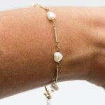 Pulseira Corrente Reta com Pérolas de Coração Banhada em Ouro 18K