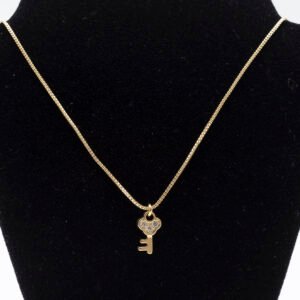 Colar Pingente Chave Cravejada com Zircônia Cristal Banhado em Ouro 18K
