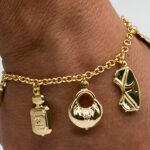Pulseira Berloques de Bolsa, Drink, Salto, Óculos e Perfume Banhada em Ouro 18K