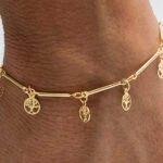 Pulseira Corrente Reta com Pequenas Árvores Penduradas Banhada em Ouro 18K