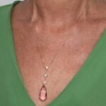 Colar Luxo Zircônia Rosa e Pequenas Zircônias Cristal Banhado em Ouro 18K