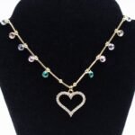 Colar Zircônias Coloridas na Corrente e Coração Cravejado Banhado em Ouro 18K