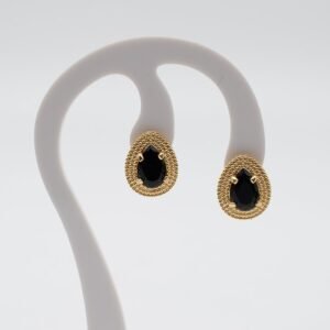 Brinco Trabalhado com Zircônia Preta Banhado em Ouro 18K