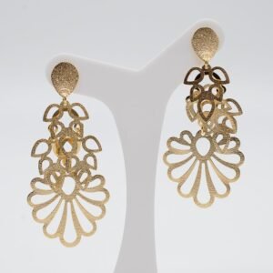 Brinco Flor Vazada Sobreposta Banhado em Ouro 18K