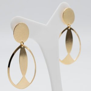 Brinco Oval Vazado com Detalhe Banhado em Ouro 18K