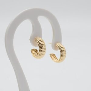 Argola Trabalhada Pequena Banhada em Ouro 18K