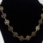 Colar Corrente Curta Pequenos Círculos com Árvores Banhado em Ouro 18K