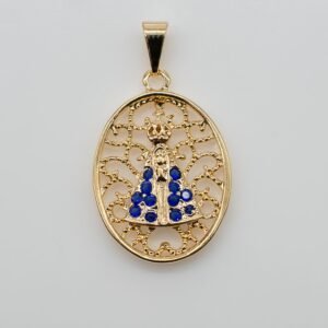 Pingente Oval Desenhado com Santa Cravejada Banhado em Ouro 18K