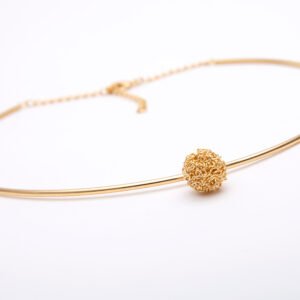 Choker Aro Liso com Pingente Bola Trabalhada Banhado em Ouro 18K