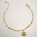 Pulseira Pingente Bola Vazada Grande com Zircônias no Interior Banhada em Ouro 18K