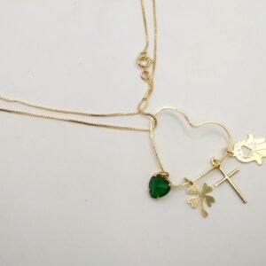 Colar Coração com Penduricalhos de Cruz, Trevo, Mão de Fátima e Zircônia Verde Banhado em Ouro 18K