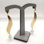 Brinco S Liso com Zircônia Branca Banhado em Ouro 18K