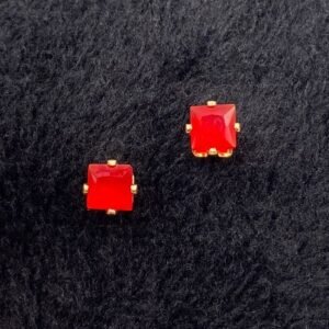 Brinco Quadrado Pequeno Zircônia Vermelha Banhado em Ouro 18K