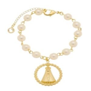 Pulseira de Pérolas com Pingente Circular com Santa Banhada em Ouro 18K